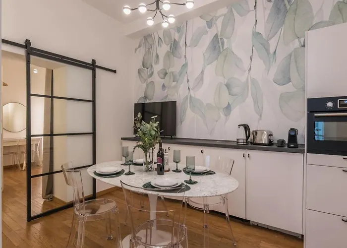 The Best Rent - Cozy Two-bedroom In Via Dei Condotti Apartment *